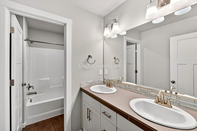 Building Photo - 11333 SE Courteous Ct