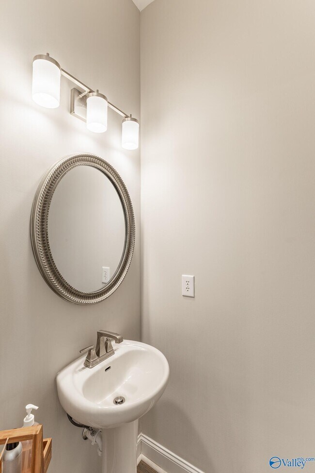 Building Photo - 40 Pine St