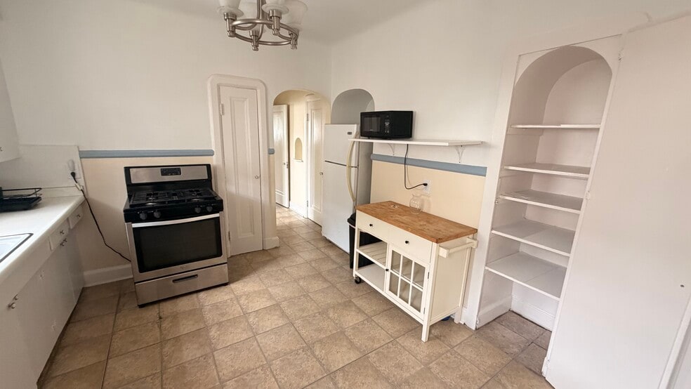 kitchen - 417 Coolidge St