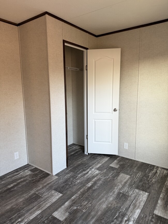 Building Photo - 501 Mercedes St