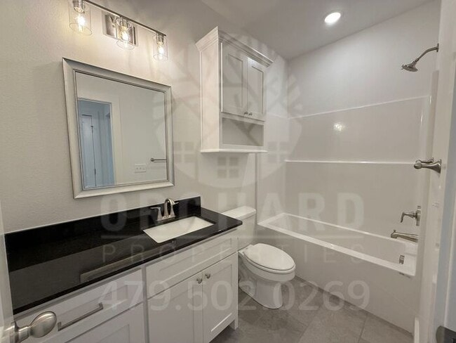 Building Photo - Bella Vista Single-Family Home- 2 Bed/ 2 B...