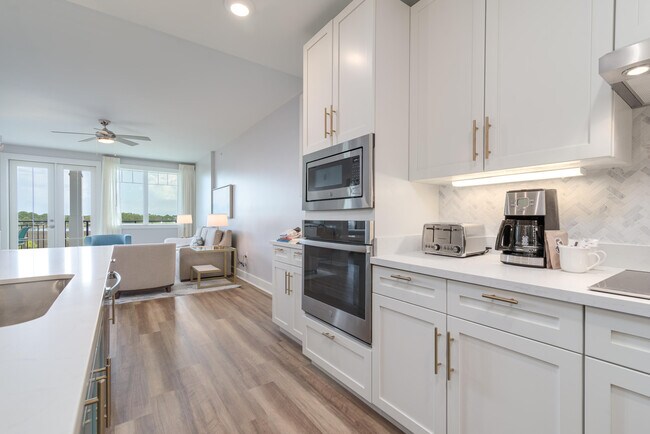 Building Photo - 9000 Heron Walk Dr