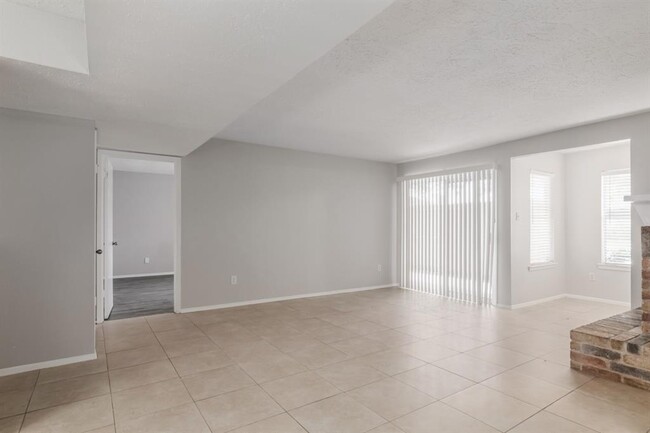 Building Photo - 10555 Turtlewood Ct