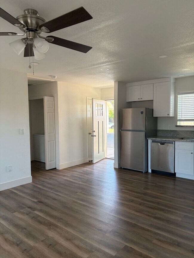 Building Photo - New ADU in Established Turlock Neighborhood