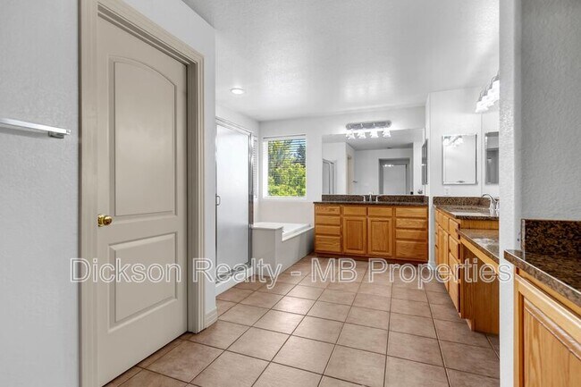 Building Photo - 7117 Heatherwood Dr
