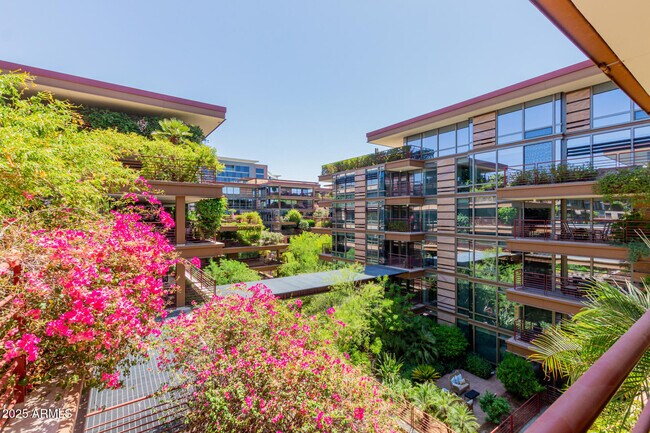 Building Photo - 7141 E Rancho Vista Dr