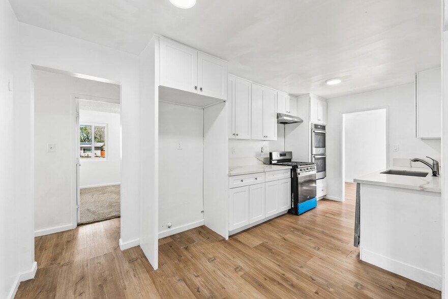 Building Photo - 442 Lightcap St