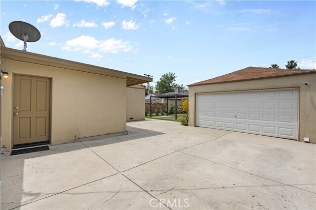 Building Photo - 5935 Irvine Ave