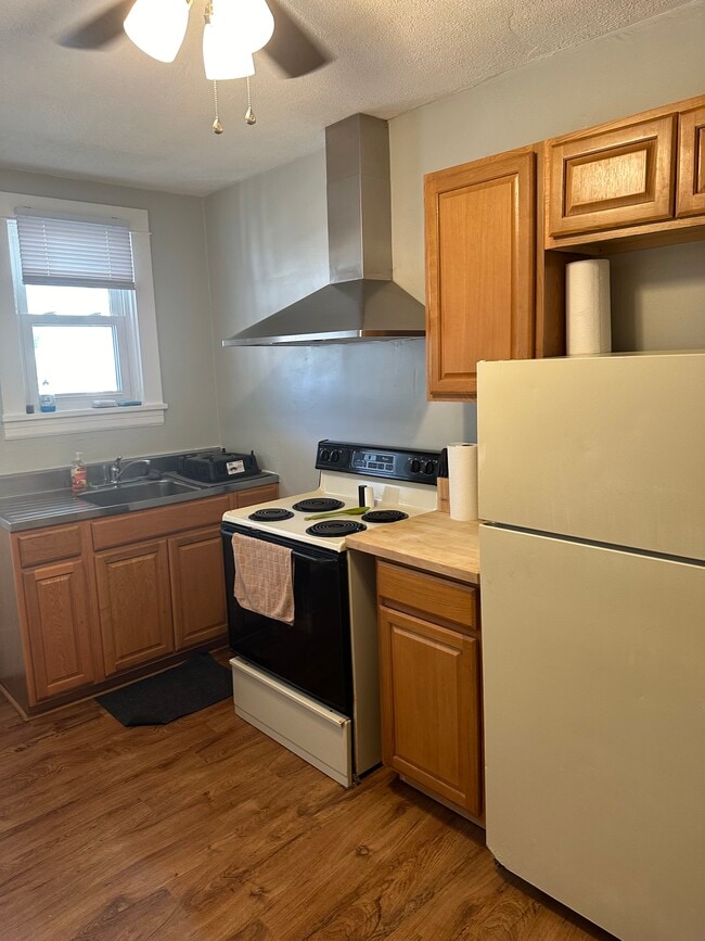 Building Photo - 79 Lynwood Ave