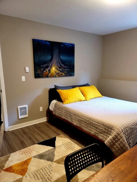 Building Photo - 6640 N Amherst St