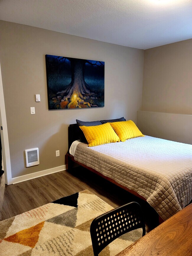 Building Photo - 6640 N Amherst St