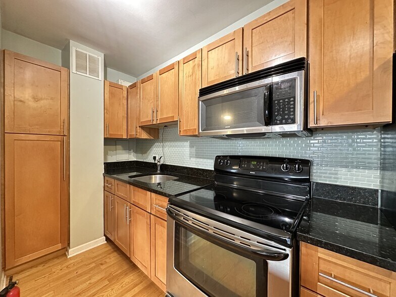 Building Photo - 4180 N Marine Dr