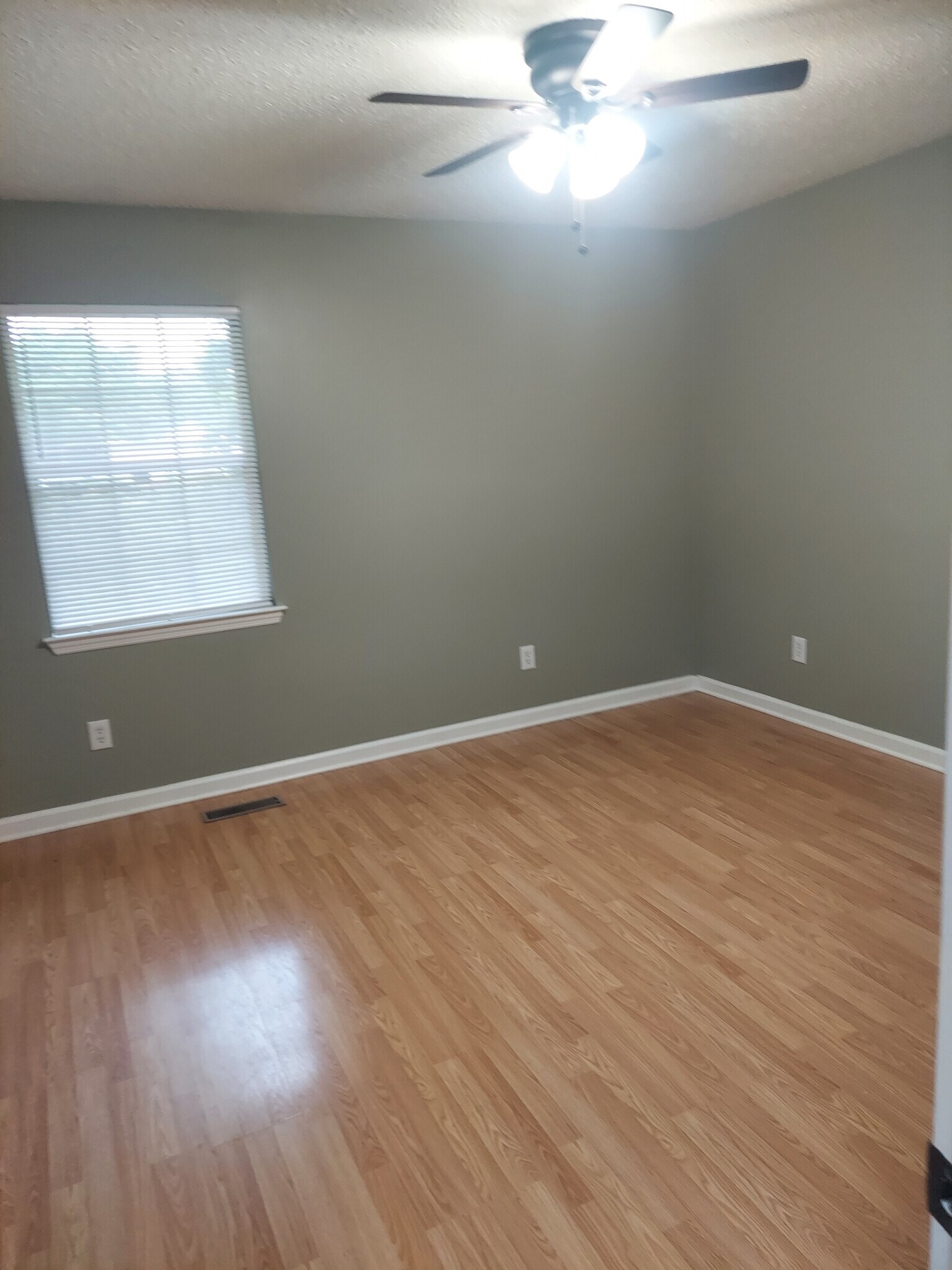 Bedroom 1 - 106 Bell St
