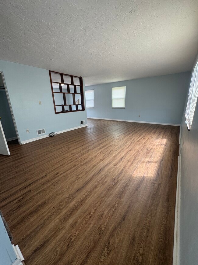 Building Photo - 355 Macassar Dr