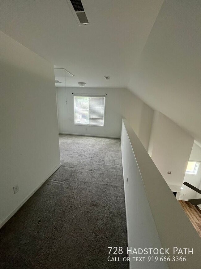 Building Photo - 728 Hadstock Path