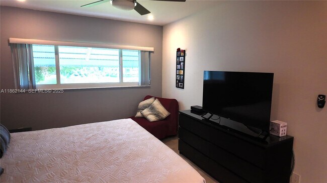 Building Photo - 5200 Washington St