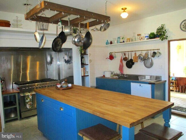 Building Photo - 8355 Broad Neck Rd