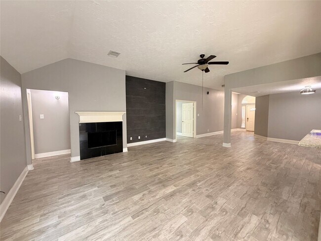 Building Photo - 3231 Candlepine Dr