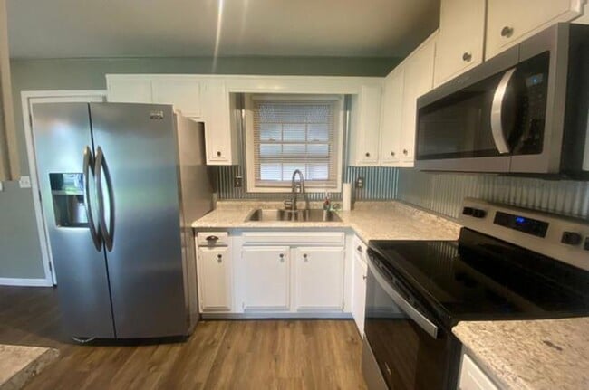 Building Photo - 3 Bedroom 1 Bathroom Home in Johnson City, TN