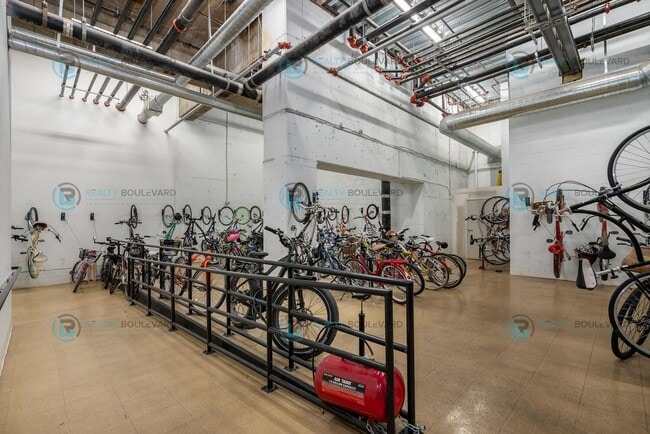 Building Photo - Modern 1 Bedroom 1 Bath Luxury Condo at Th...