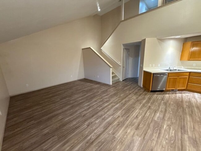 Building Photo - 1685 Lucinda Ave NE