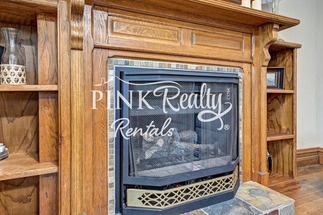 Building Photo - 1610 W Kiowa St