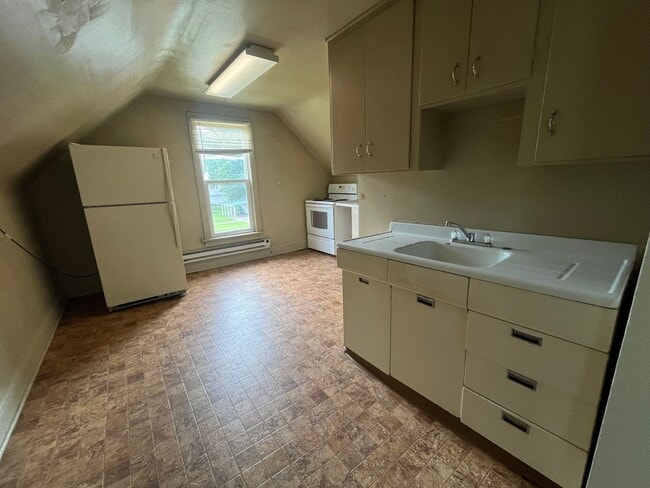 Building Photo - 525 2nd St SE