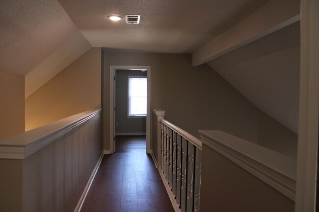 Building Photo - Germantown/ Gorgeous 5 Bedroom Home Newly Renovated