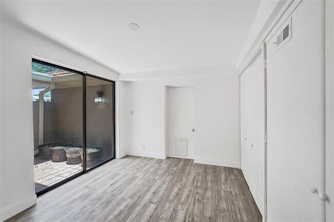 Building Photo - 103 Heatherbrook Way