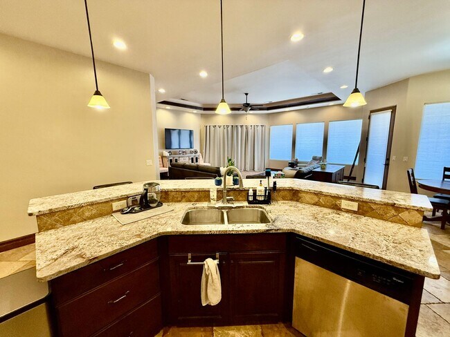 Building Photo - Beautiful Five-Bedroom Home in Tonaquint V...