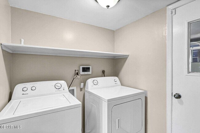 Building Photo - 6622 Dawn Dr