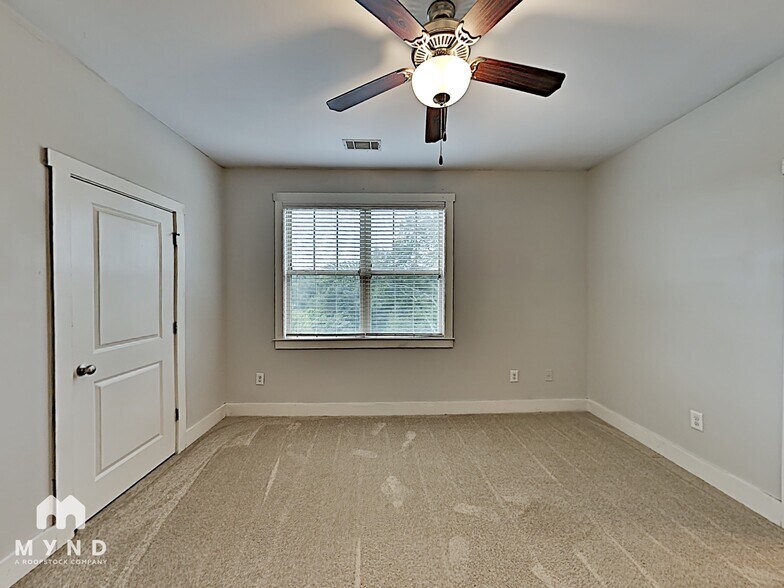 Building Photo - 171 Herring St