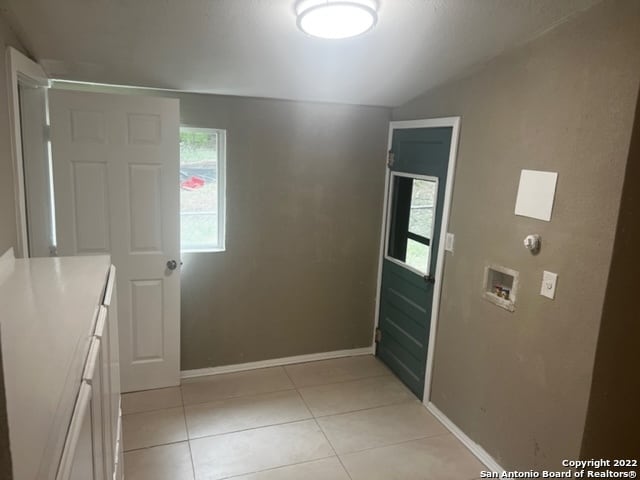 Building Photo - 111 Los Arboles
