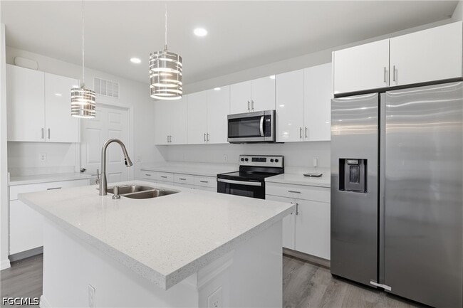 Building Photo - 1406 Ford Cir