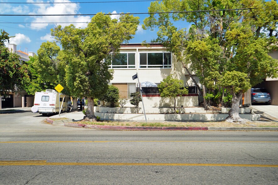 Building Photo - 10823 Camarillo St