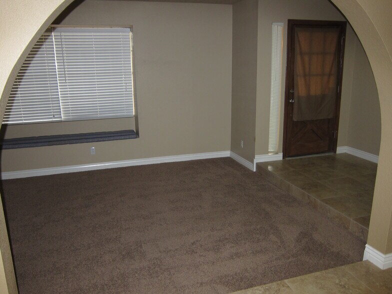 Building Photo - 4526 E Crocus Dr