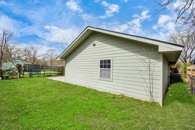 Building Photo - 6439 Hidden Arbor Ln
