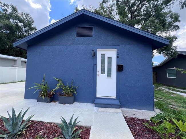 Primary Photo - 118 W Sligh Ave
