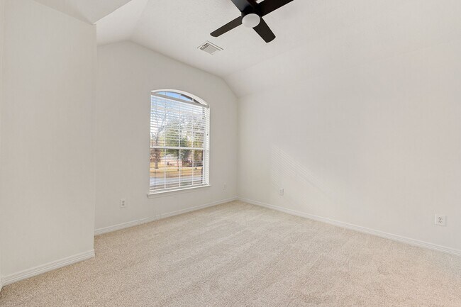 Building Photo - 910 Box Elder Dr