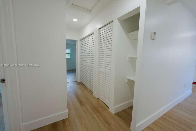 Building Photo - 11316 Peachtree Dr