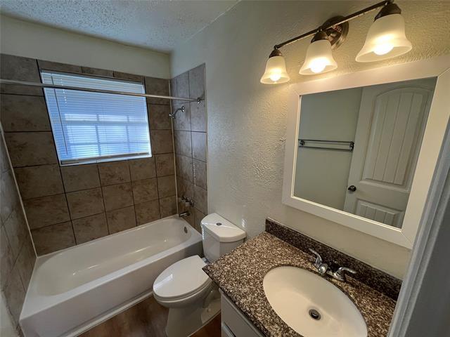 Building Photo - 817 Lilac Ln