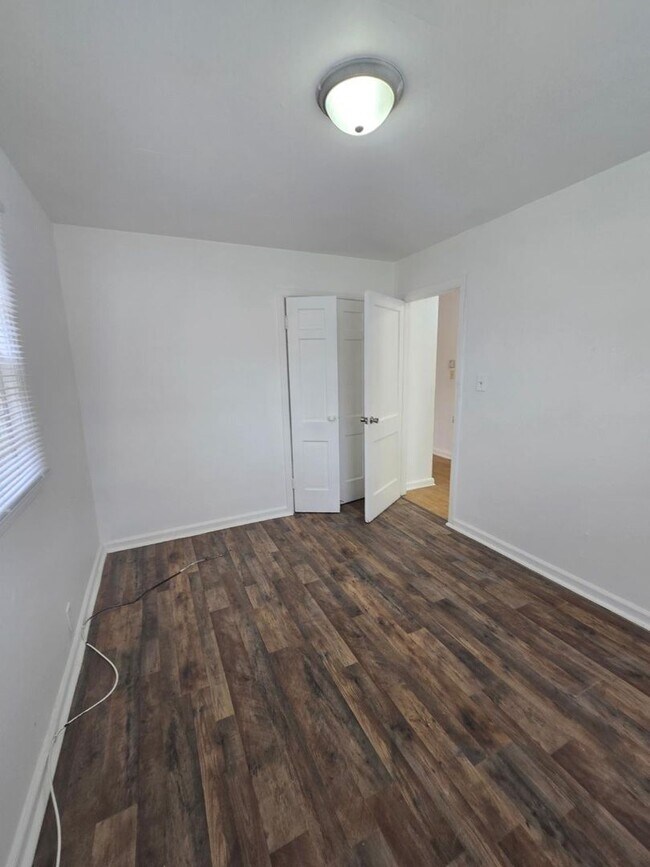 Building Photo - Two Bedroom Duplex located on the Eastside Near Arlington  and 21st Street !