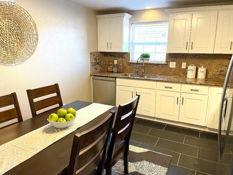 Building Photo - 5635 SE 84th Ave