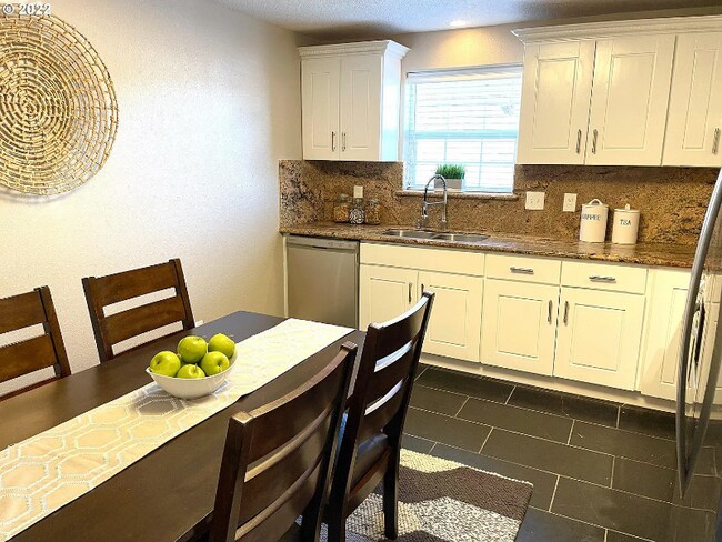 Building Photo - 5635 SE 84th Ave