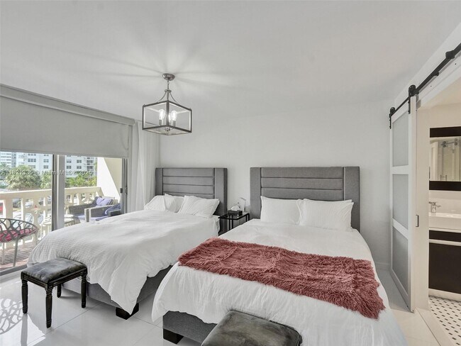 Building Photo - 1825 S Ocean Dr
