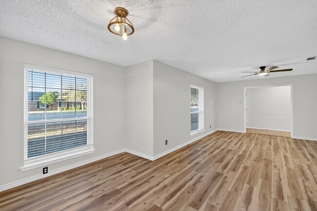 Building Photo - 2821 Metz Dr