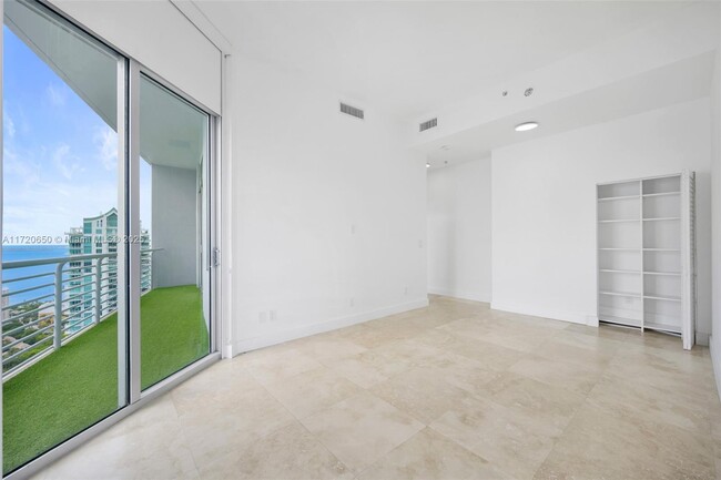 Building Photo - 325 S Biscayne Blvd