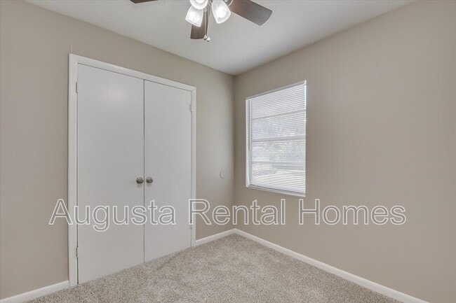 Building Photo - 320a Verdery Dr
