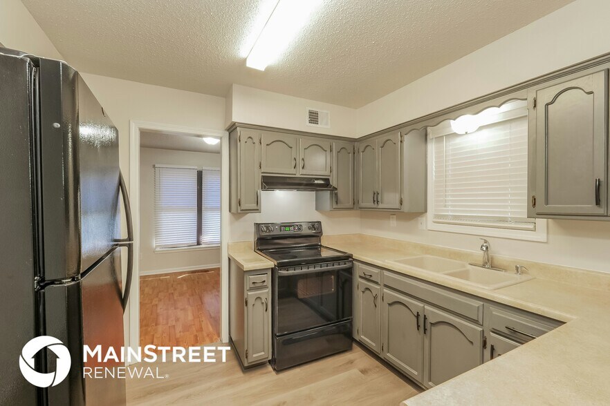 Building Photo - 1815 N Lazy Branch Rd