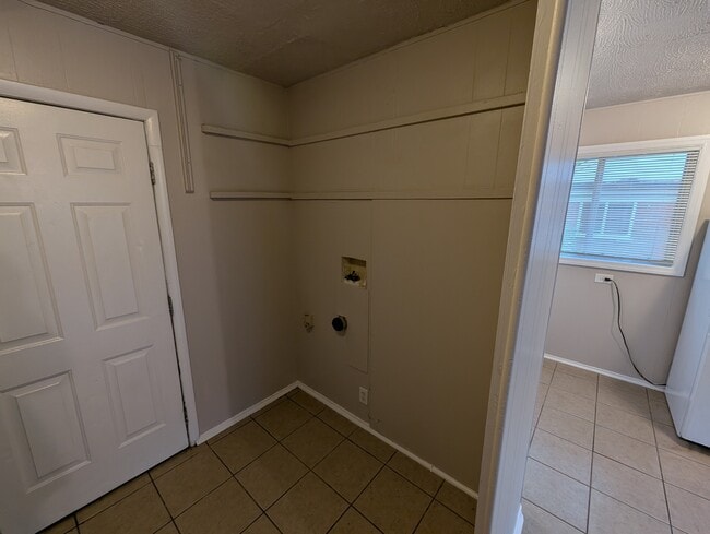 Building Photo - 8632 Neptune Dr